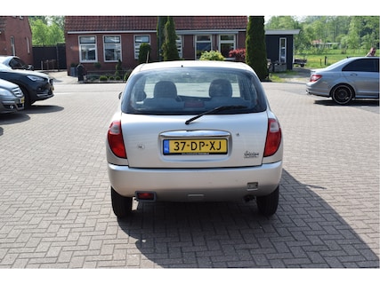 Daihatsu-Sirion