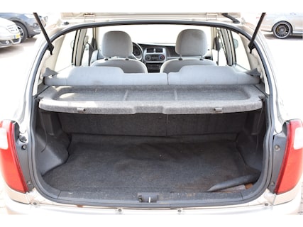 Daihatsu-Sirion