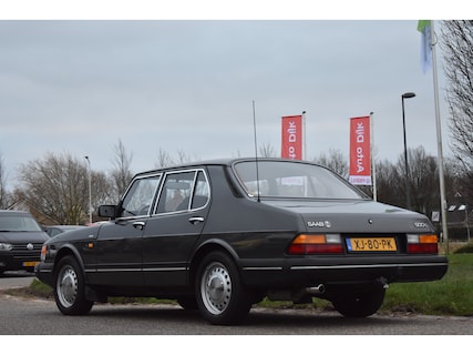 Saab-900