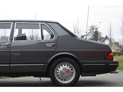 Saab-900
