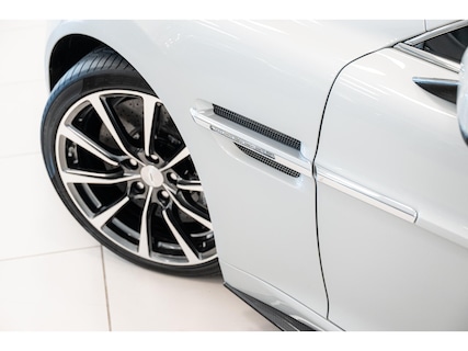 Aston Martin-Vanquish
