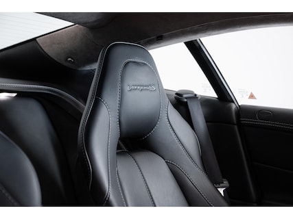 Aston Martin-Vanquish