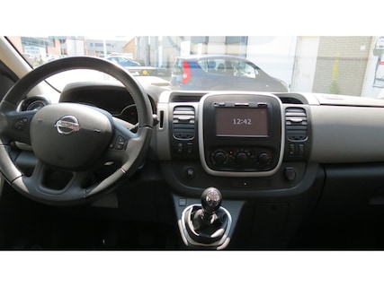 Nissan-NV300