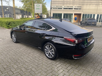 Lexus-ES