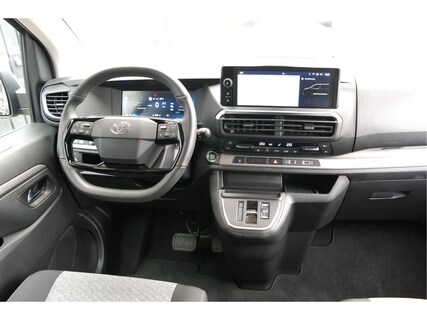 Peugeot-e-Traveller