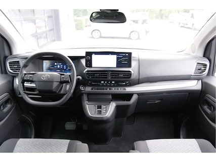 Peugeot-e-Traveller