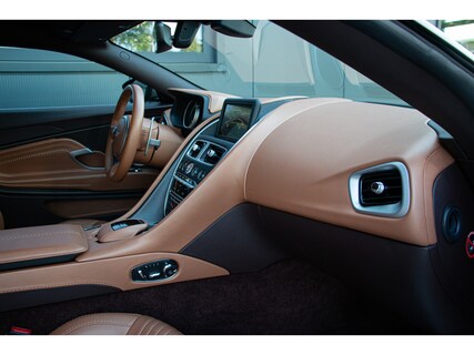 Aston Martin-DB11