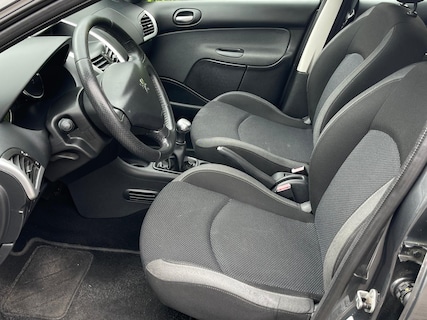 Peugeot-206+