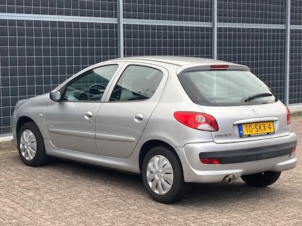 Peugeot-206+