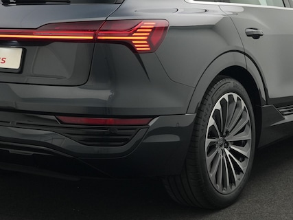 Audi-Q8 e-tron