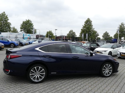 Lexus-ES