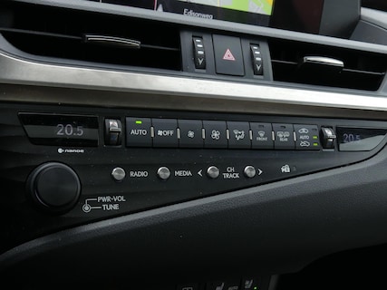 Lexus-ES