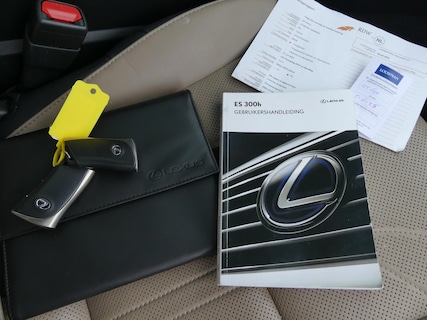 Lexus-ES