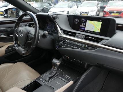 Lexus-ES