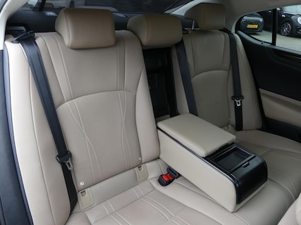 Lexus-ES