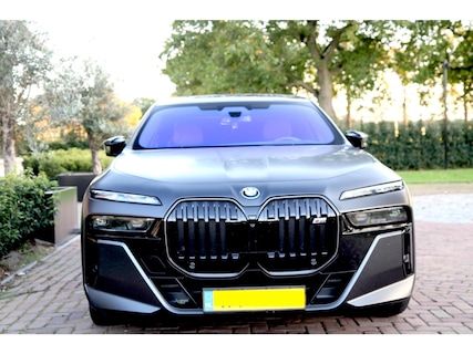 BMW-i7