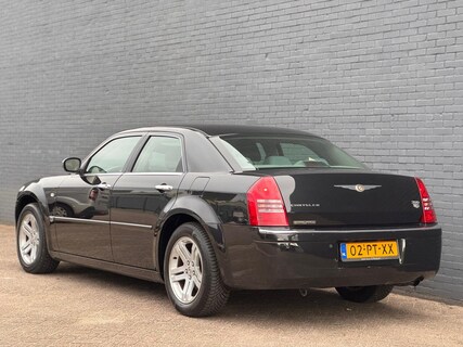 Chrysler-300C