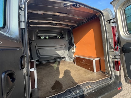 Nissan-NV300