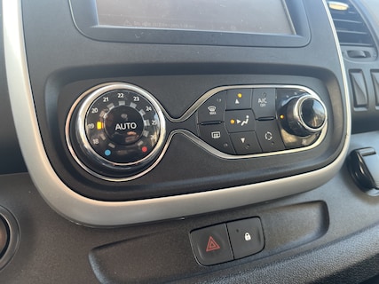 Nissan-NV300