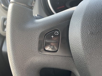 Nissan-NV300