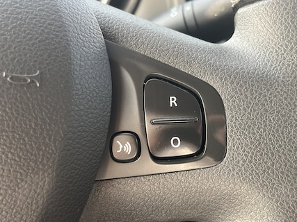 Nissan-NV300