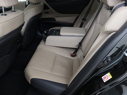 Lexus-ES