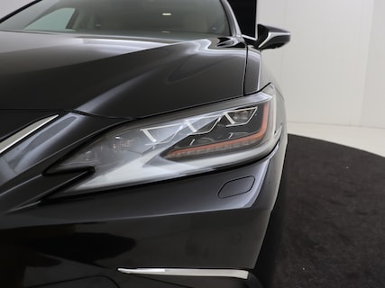 Lexus-ES