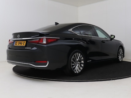 Lexus-ES