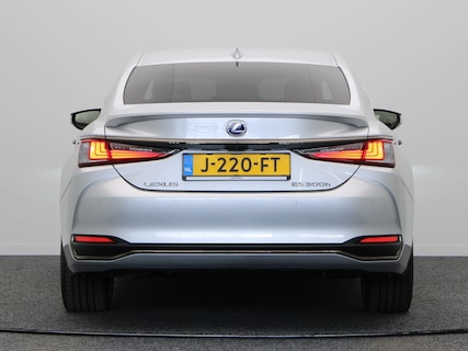 Lexus-ES