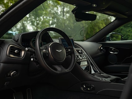Aston Martin-DB11