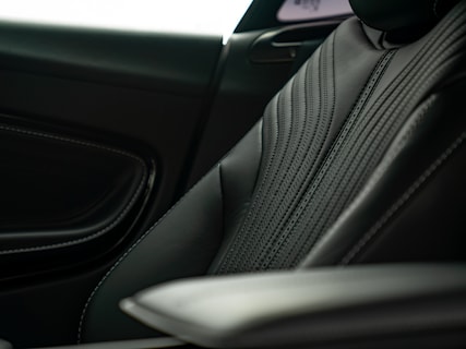 Aston Martin-DB11
