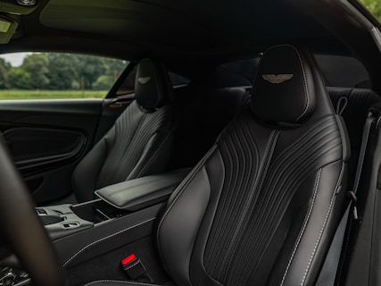 Aston Martin-DB11