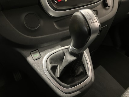 Nissan-NV300