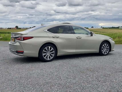 Lexus-ES