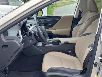 Lexus-ES