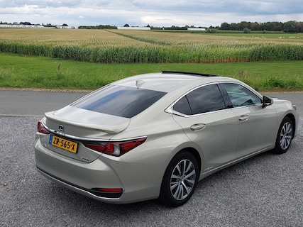 Lexus-ES