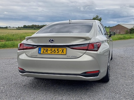 Lexus-ES
