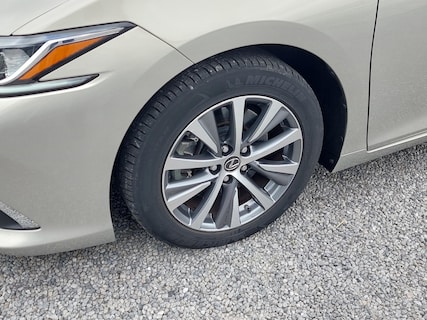 Lexus-ES