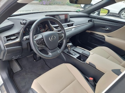 Lexus-ES