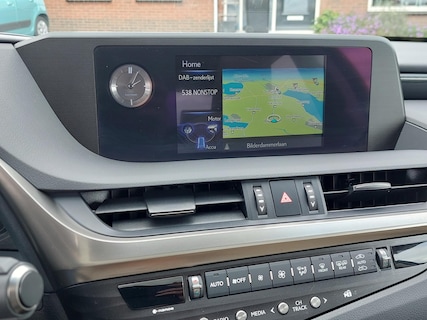 Lexus-ES