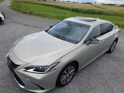Lexus-ES