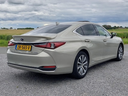 Lexus-ES