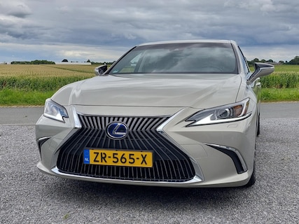 Lexus-ES