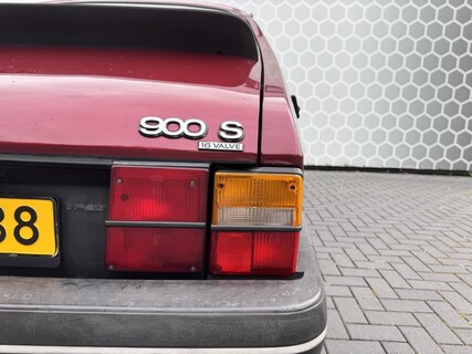 Saab-900