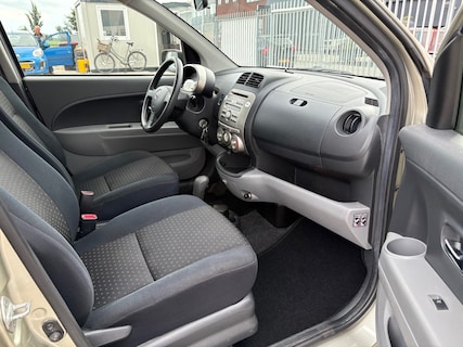 Daihatsu-Sirion