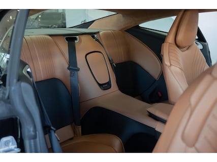 Aston Martin-DB11