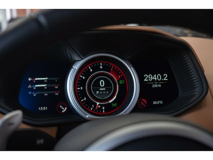 Aston Martin-DB11