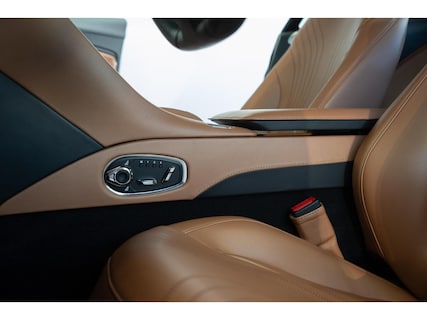 Aston Martin-DB11