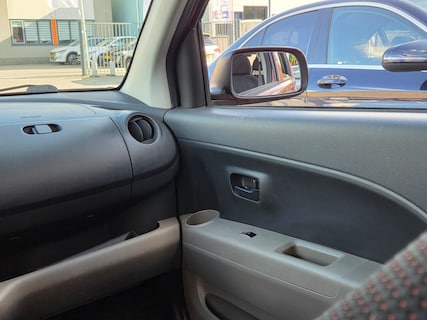 Daihatsu-Sirion