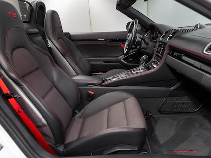 Porsche-718 Boxster